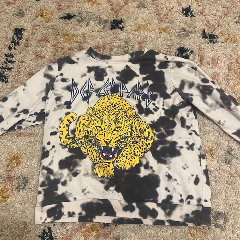 I’m selling this shirt because I have two of the same shirts.